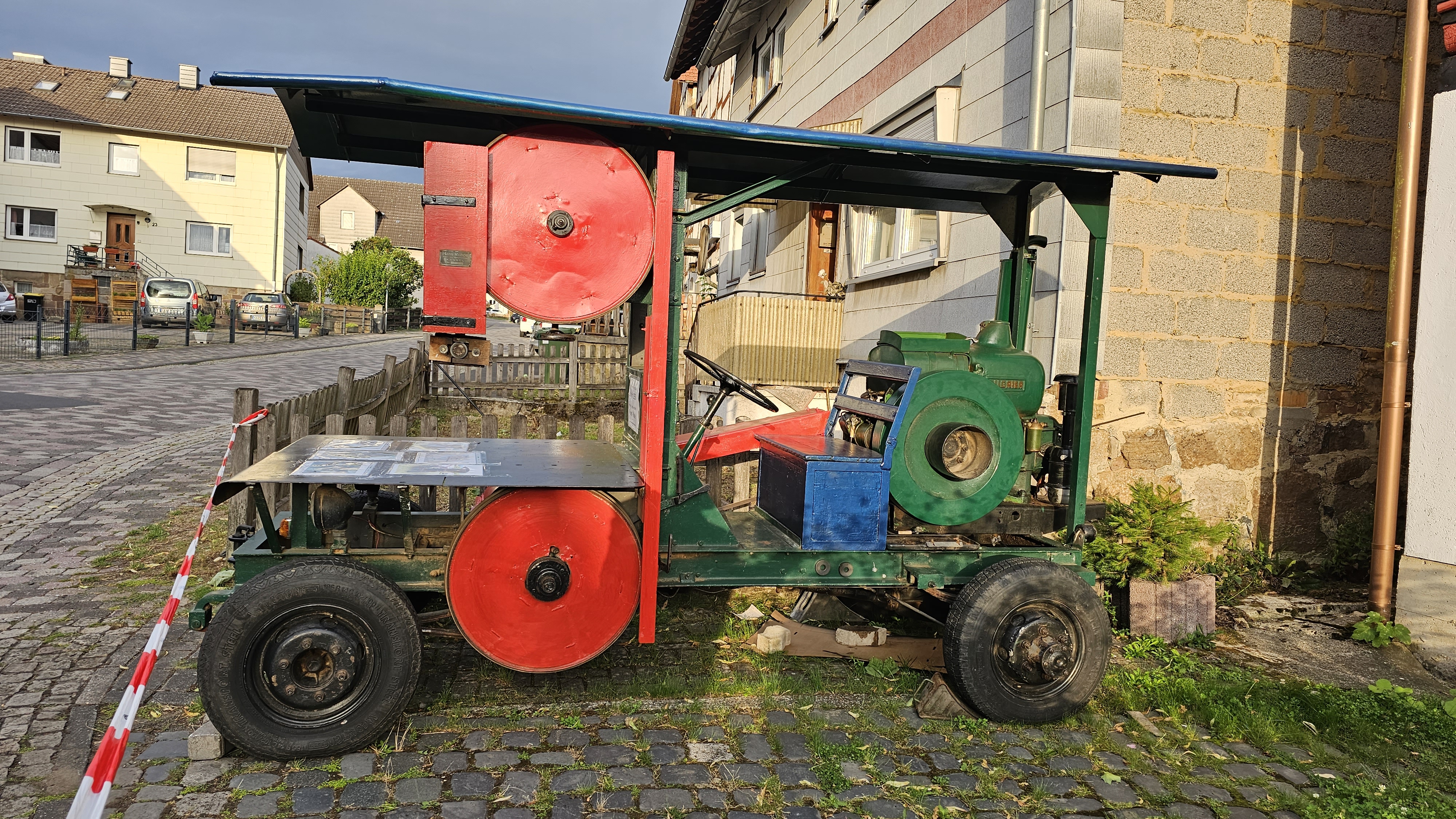 Die alte Sägemaschine aus 1958, zu finden bei Herrn Driehorst.